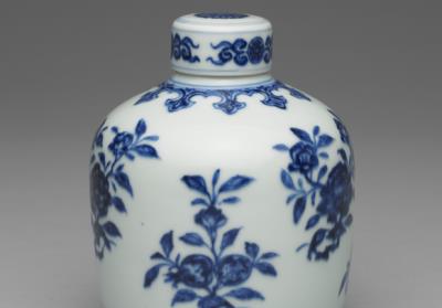 图片[3]-Lidded jar with chrysanthemums pattern in underglaze blue, Qing dynasty, Yongzheng reign (1723-1735)-China Archive